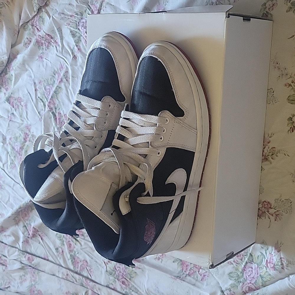 Jordan 1 Mid - Picture 3 of 5